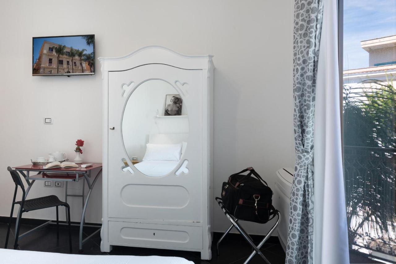 Maria Vittoria Charming Rooms And Apartments Brindisi Dış mekan fotoğraf